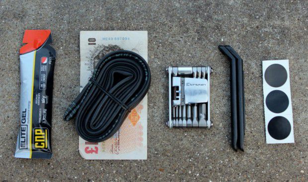 Mit dieser Minimalausstattung bist du bereits gut gerüstet. Nach Bedarf kannst du die Zusammenstellung um weitere Dinge, wie Kettenschloss oder Ersatzzüge ergänzen.