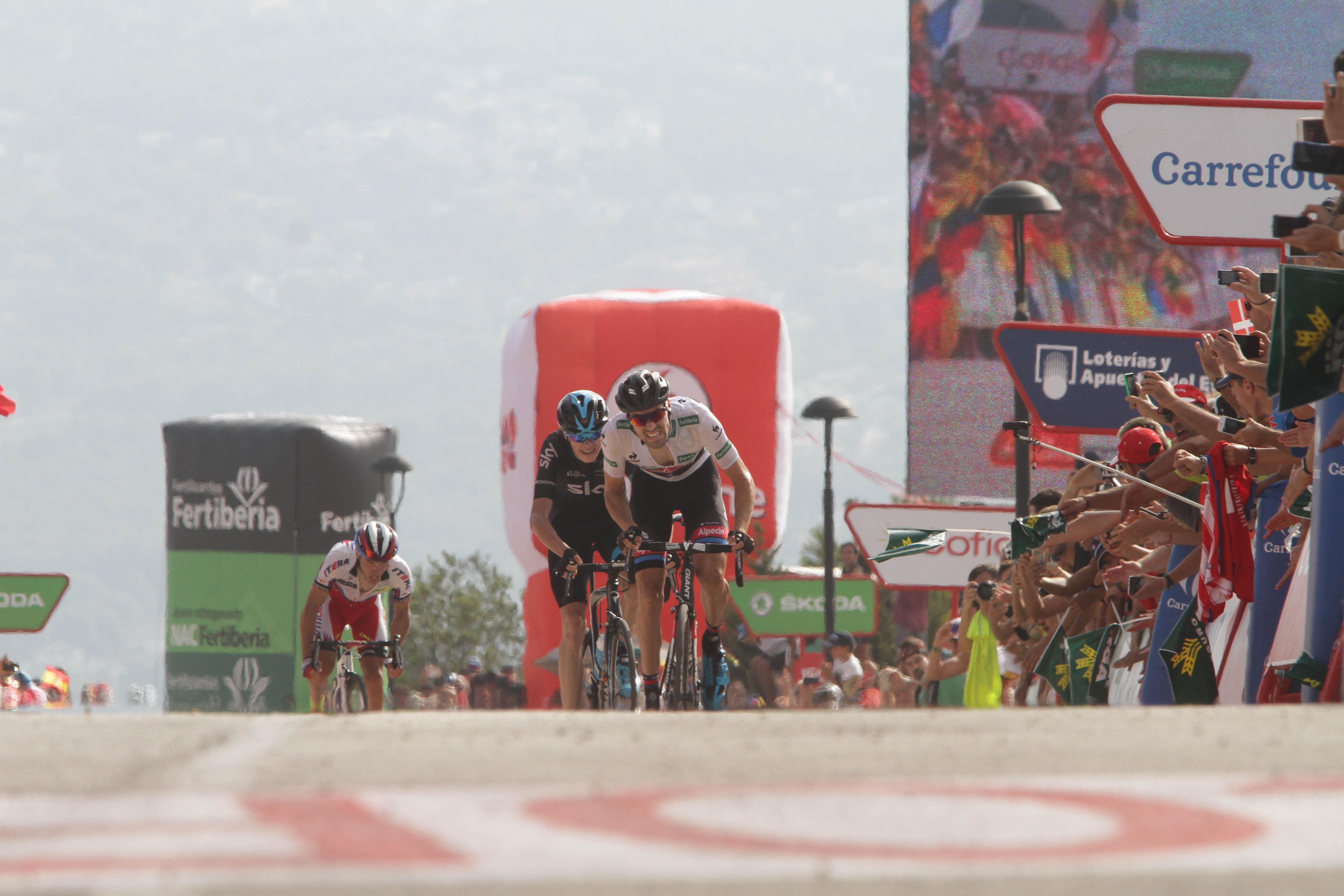 2015 schlug Tom Dumoulin Chris Froome und ging in die Gesamtführung. (Foto: Sirotti)