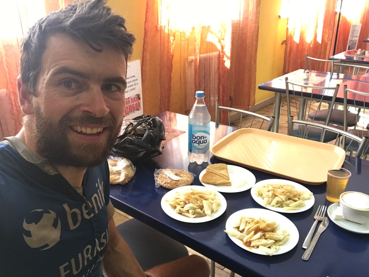 Drei Portionen – mittlerweile die Standardbestellung für Jonas im Restaurant.