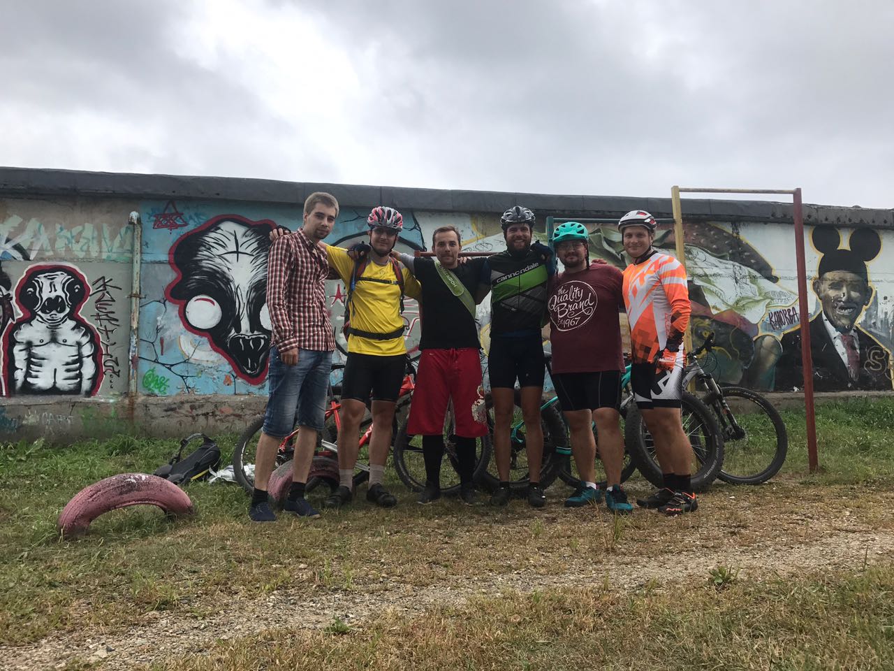 Die vielen Zeitungs- und Fernsehberichte in Russland verschaffen Jonas in der Gegend immer wieder Aufmerksamkeit von radbegeisterten Fans.