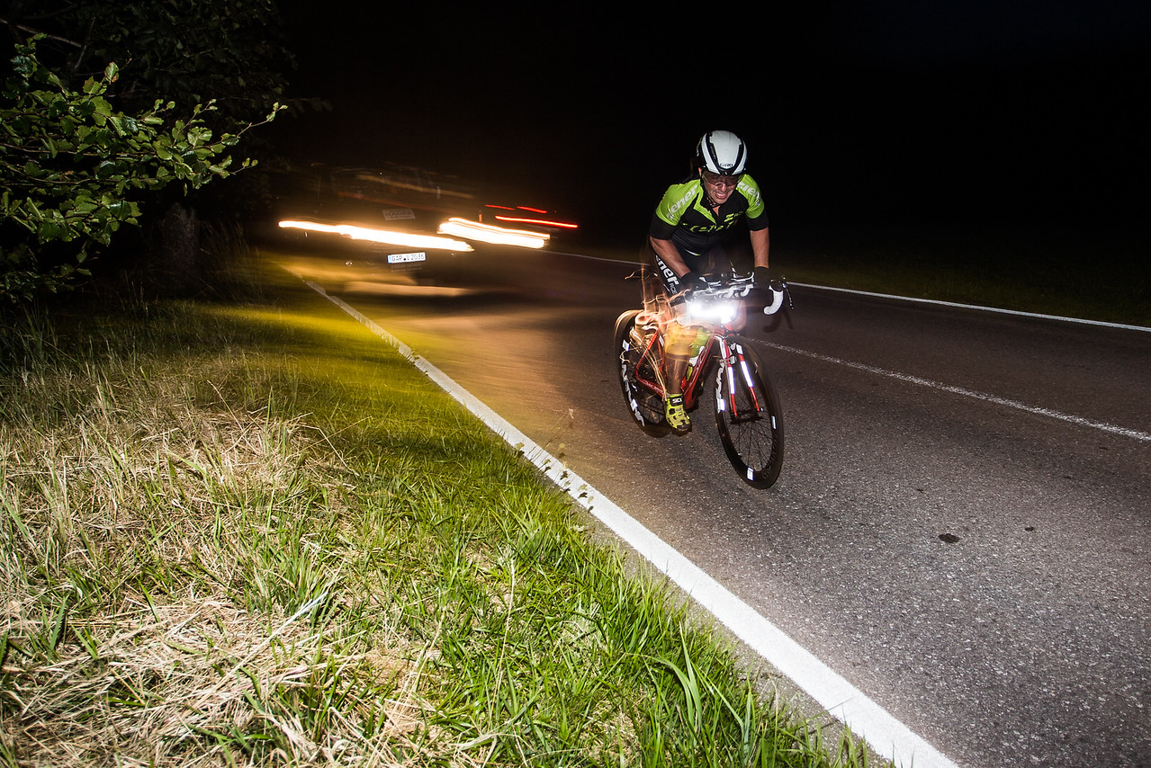 Nach der ersten Gewitterfront kämpft Markus Hager im Burgenland gegen den Wind. (Foto: RAA/Felix Roittner)
