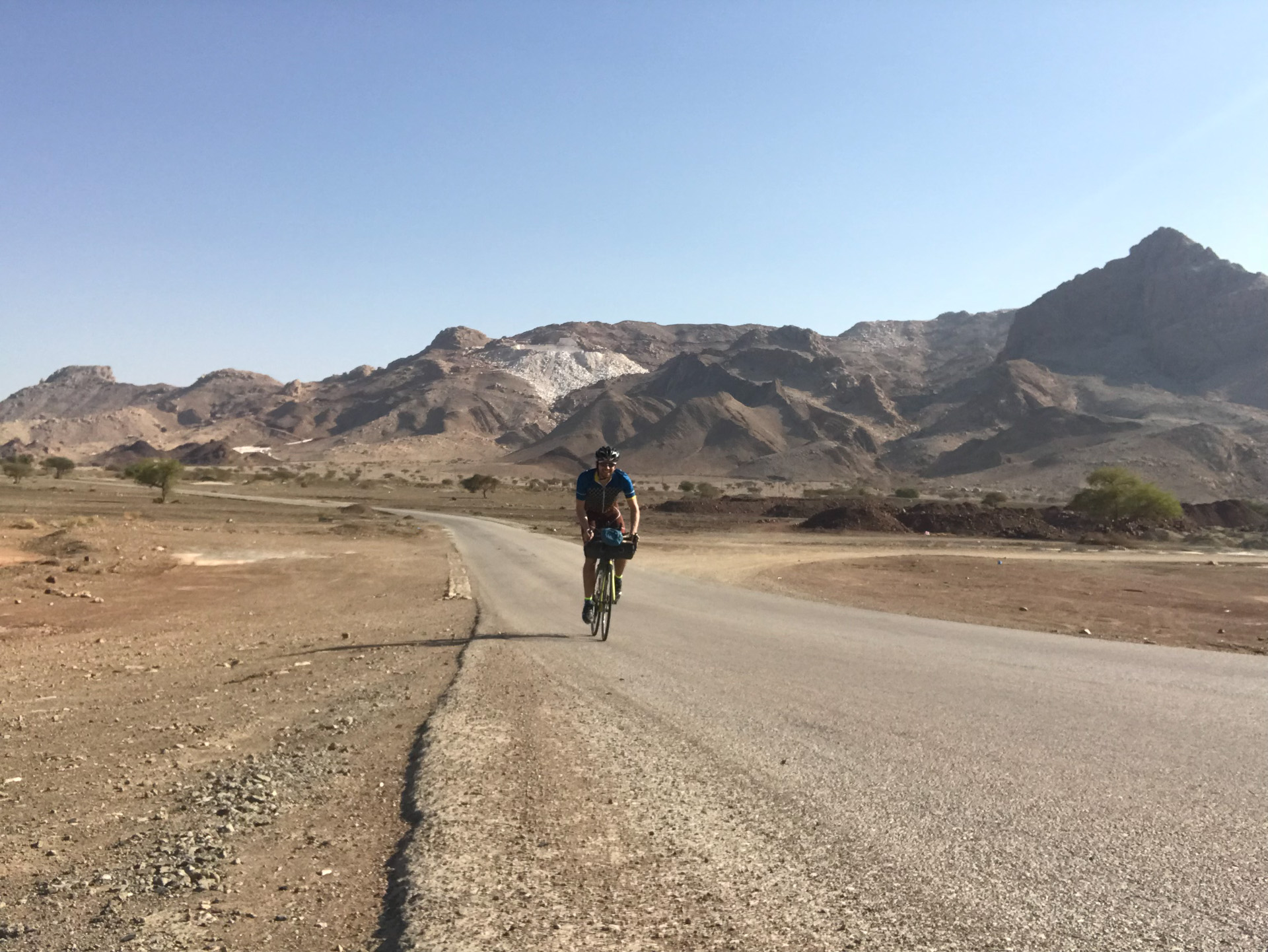 jonas-deichmann-trainingslager-oman-12-2