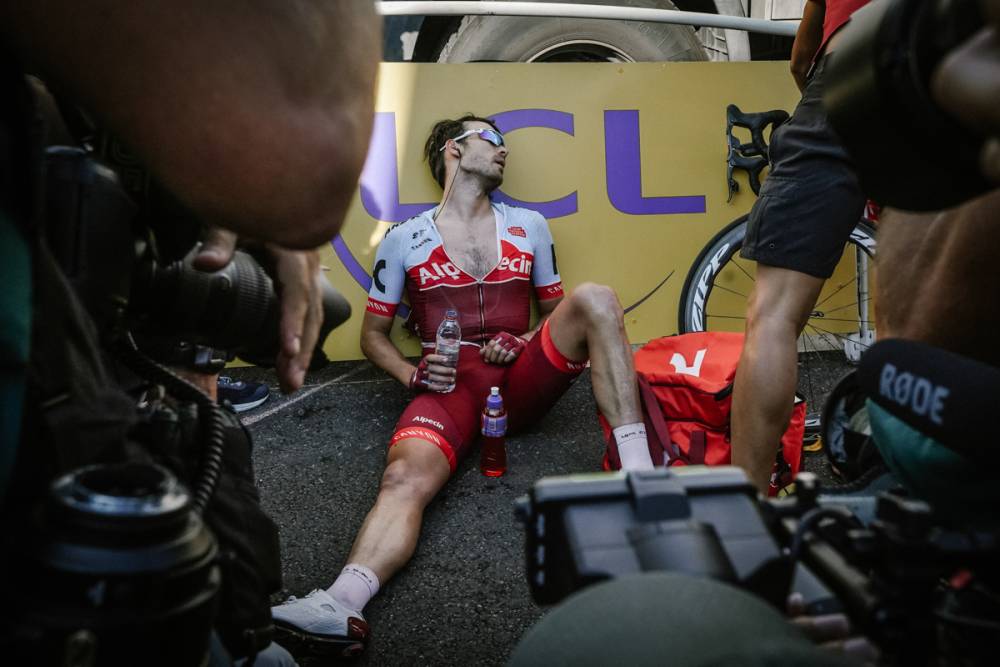 Ein Bild sagt mehr als tasuend Worte: Die Erschöpfung des Tages zeigt sich bei Ilnur Zakarin. (Foto: © ASO/ A Broadway)
