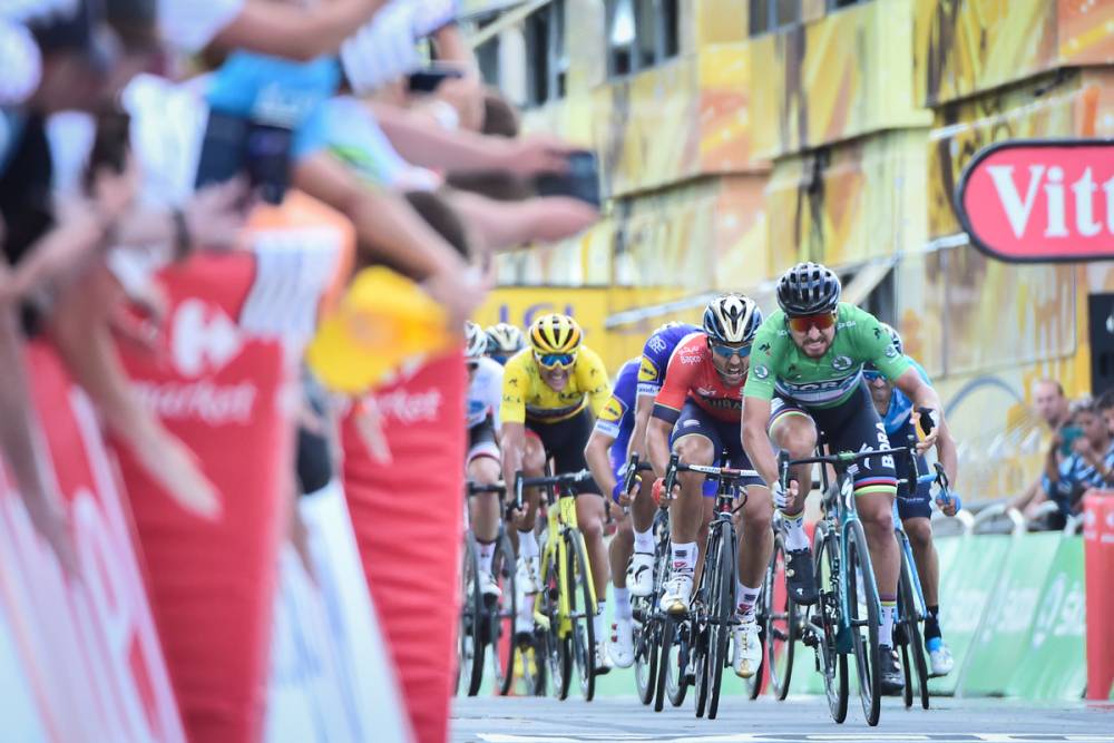 Auf der ansteigenden Zielgerade behielt Sagan die Ruhe selbst bevor er zum entscheidenden Sprint ausholte. Gilbert und Colbrelli hatten keine Chance gegen den Weltmeister. (Foto: © ASO)