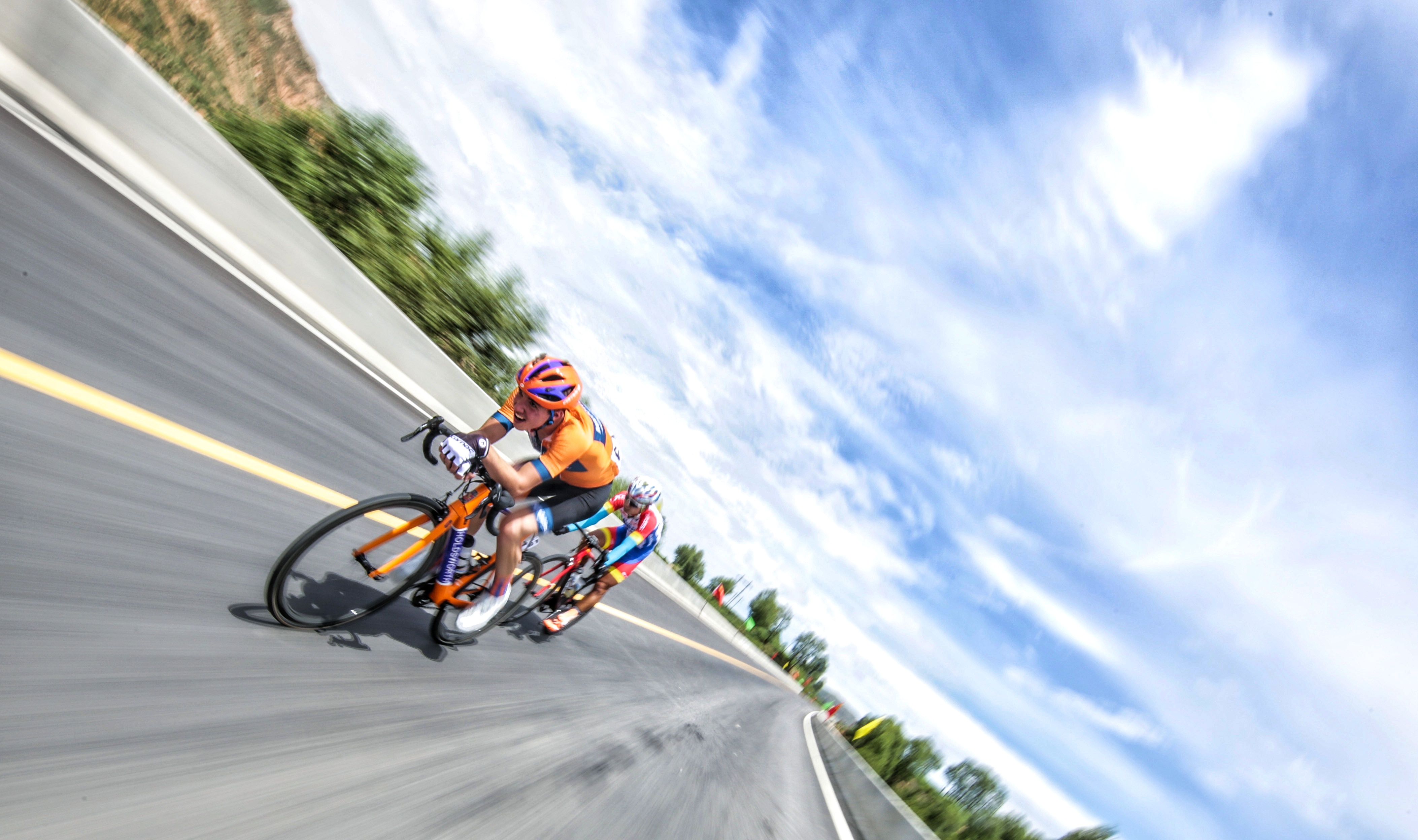 "Das höchste Radrennen der Erde" oder "Das Rennen am Himmel" ist das viertgrößte Etappenrennen im UCI Kalendar. (Foto: Xinhuanet Photo)