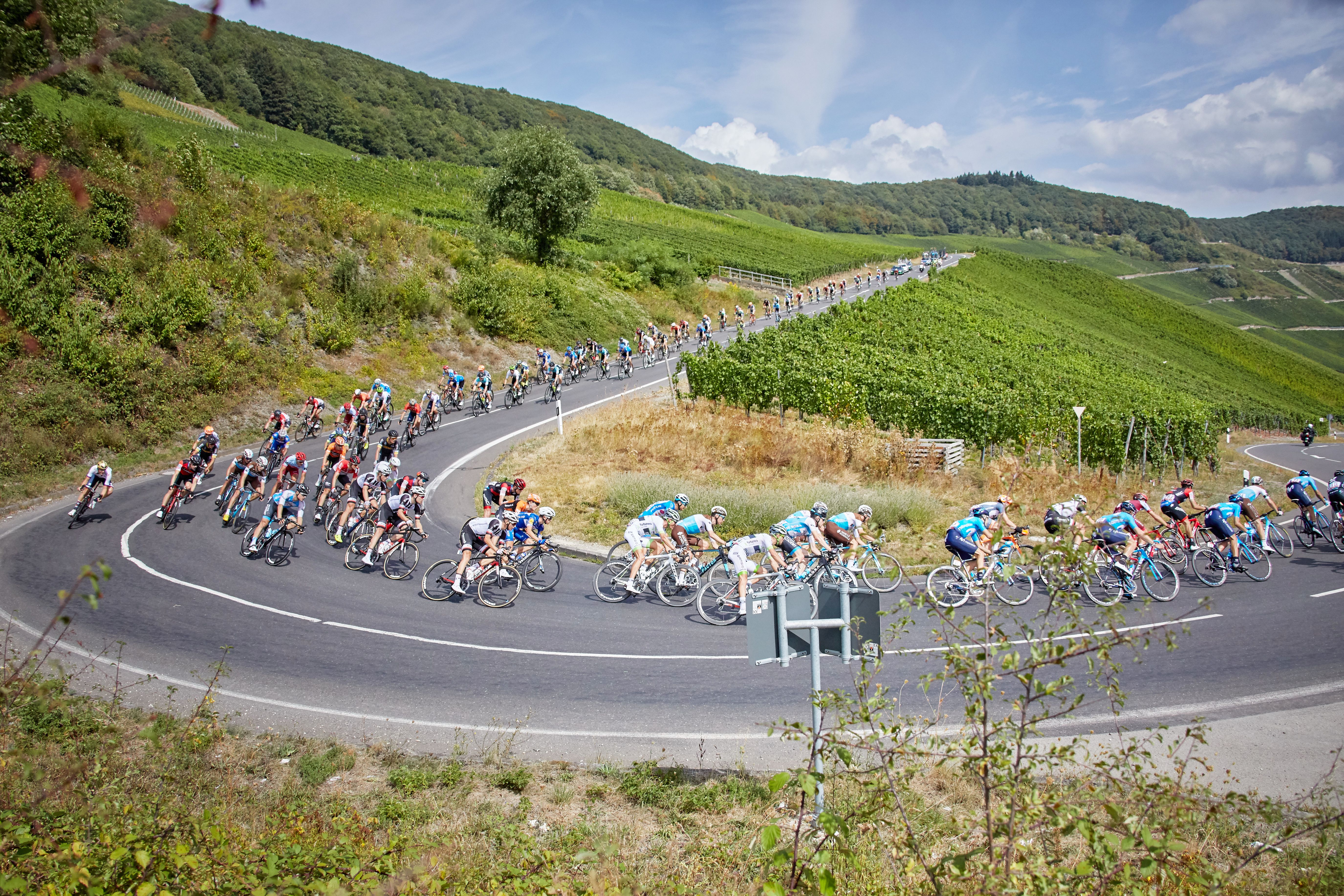 Die Königsetappe der Deutschland Tour war malerisch anzusehen, forderte aber die Profis mit einer sehr hügeligen Strecke und anspruchsvollen Anstiegen. (Foto: © Isaak Papadopulous / Weitsprung)