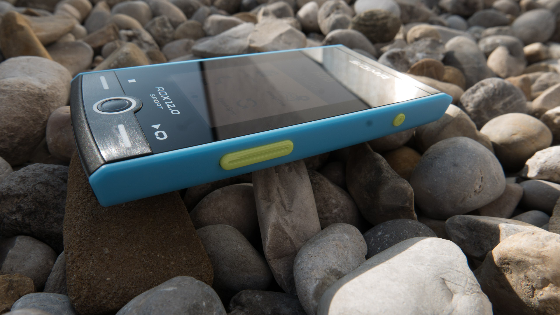 Dabei spricht auch nichts dagegen, andersfarbige Knöpfe zu nutzen. Jeder optional erhältlichen Schale liegen Knöpfe in allen drei existierenden Schalenfarben bei. Foto: Arian Schlichenmayer