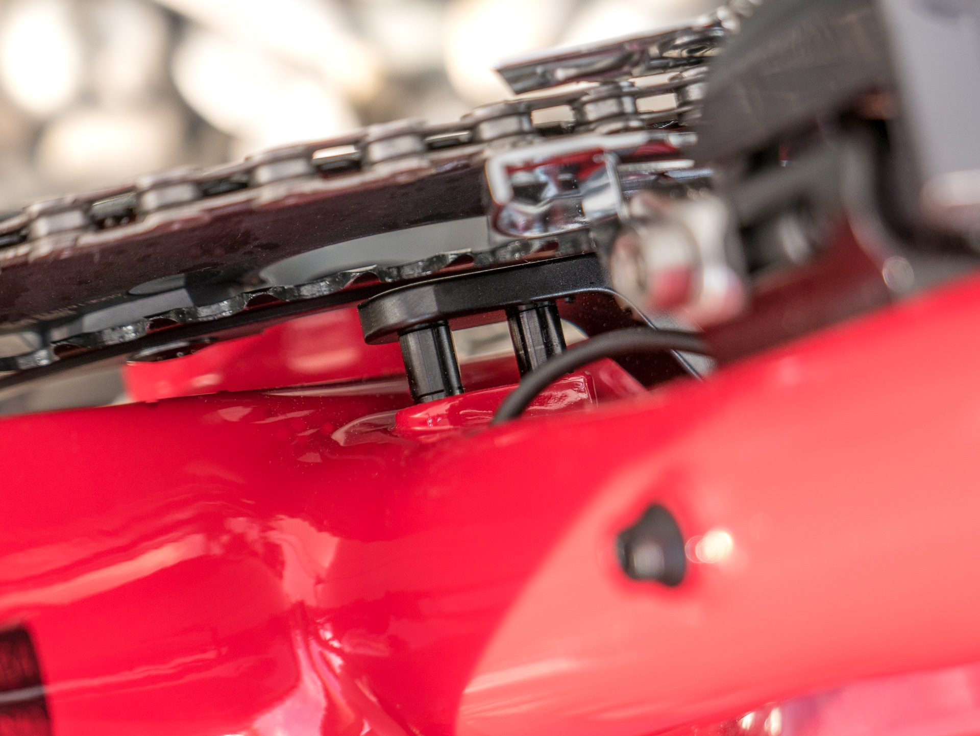 Der integrierte Kettenabwurfschutz dürfte vor allem diejenigen freuen, die öfter mal auf schlechten Straßen unterwegs sind. Foto: Arian Schlichenmayer