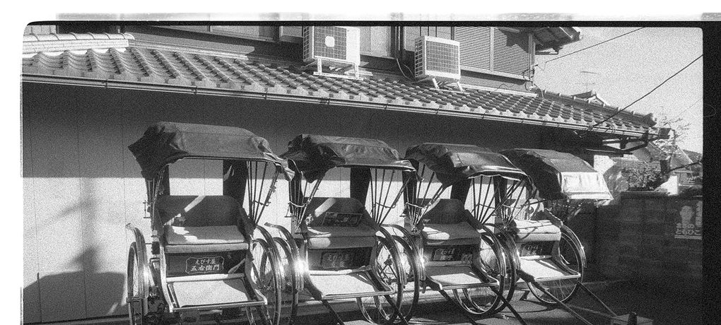 Japanische Rikscha in Kyoto. In der alten Kaiserstadt wird das Traditionelle noch gehegt und gepflegt.