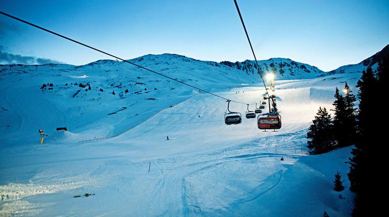 csm_lenzerheide-skigebiet-sessellift-flutlicht_4b24a9ba6e