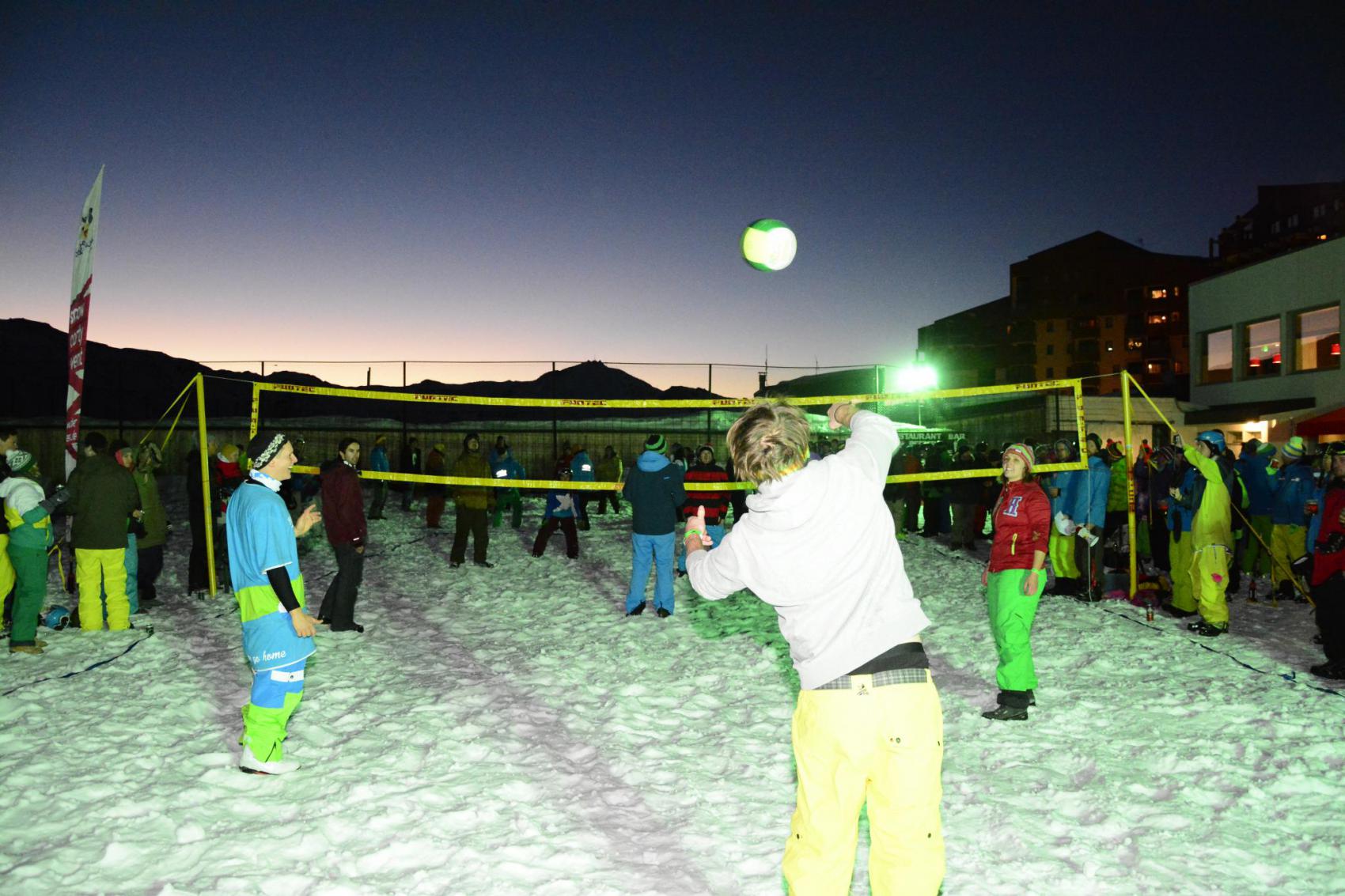 ski-boarderweek_volleyball_2_print_credit_ep_reisen