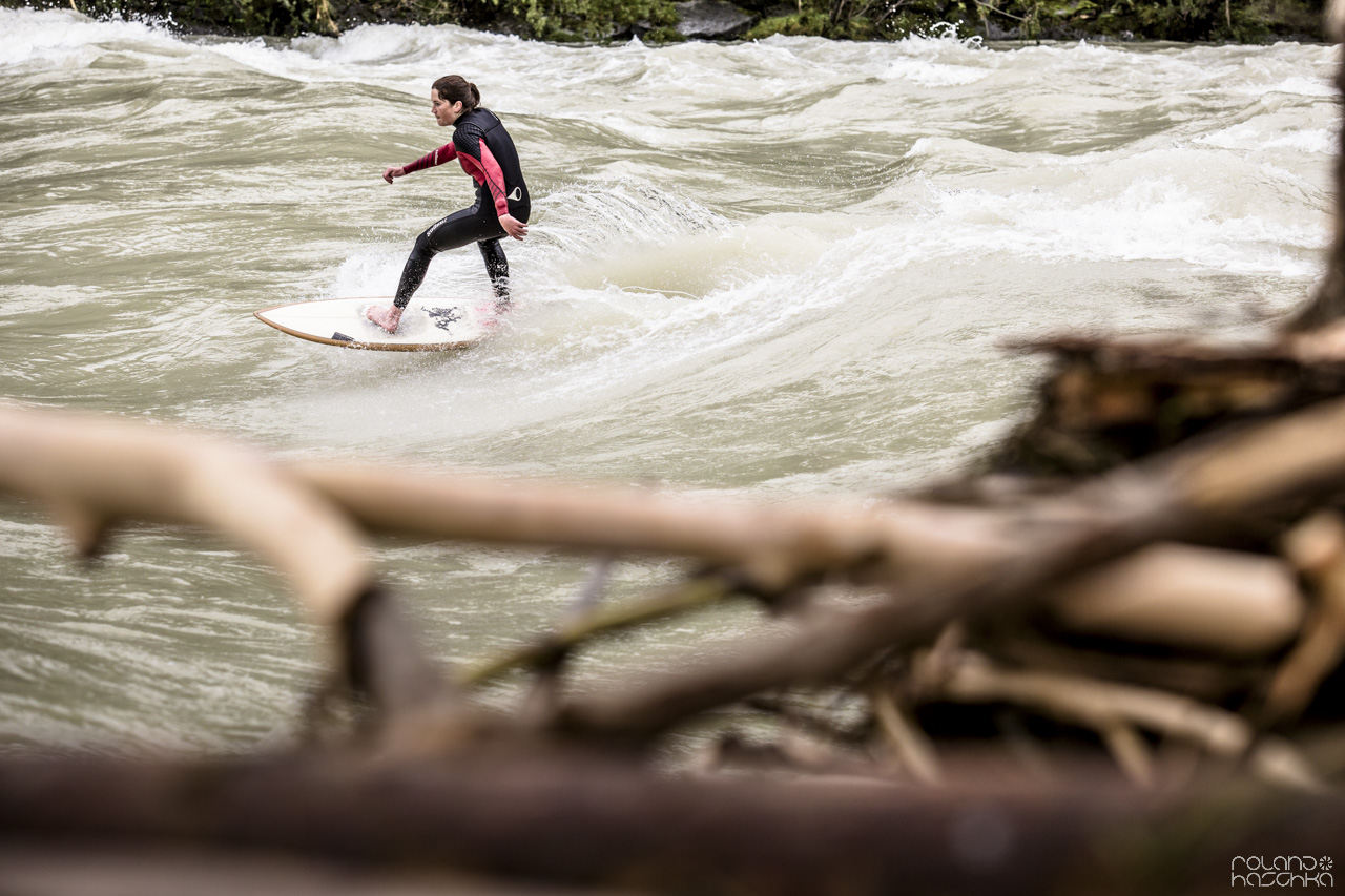 Kathrin in der Traun Welle in Ebensee/ Oberösterreich