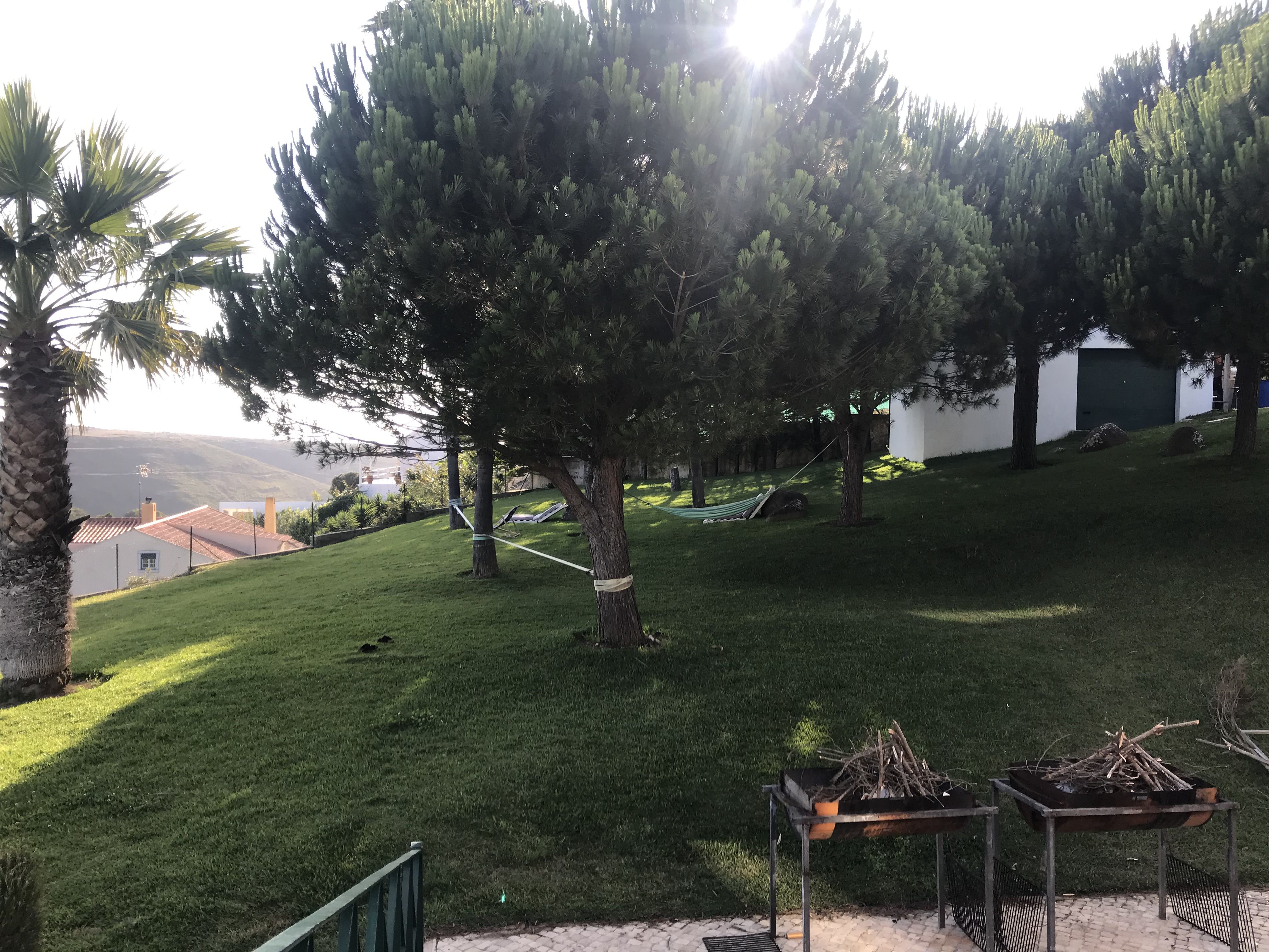 Der Garten des Surfhouses.