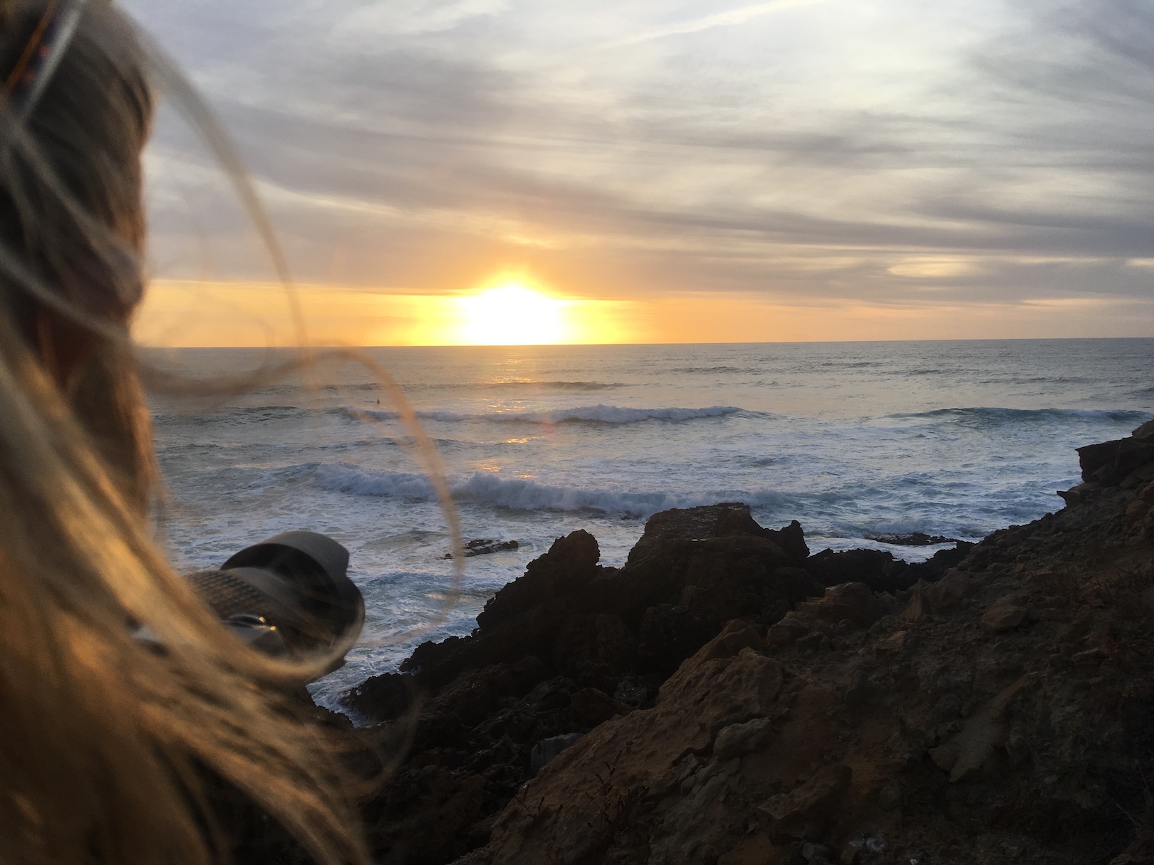 Steffi Lenerz genießt den Sonnenuntergang in Ericeira.